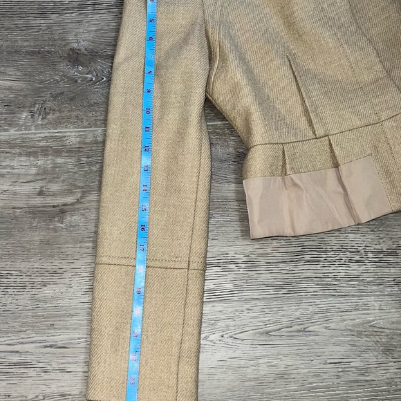 BCBG Max Azria Oatmeal Peplum Cropped Classy Professional Blazer Sz Small - Picture 11 of 15